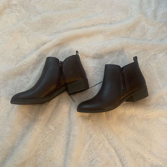 Shoes - Brown Women's Ankle Boots size 8